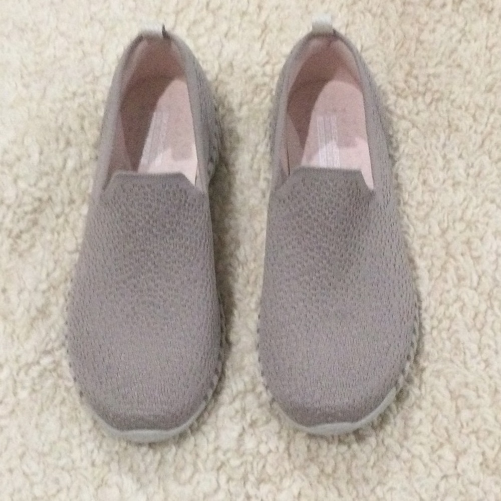 Skechers GOWALK SMART, NWOT in box.